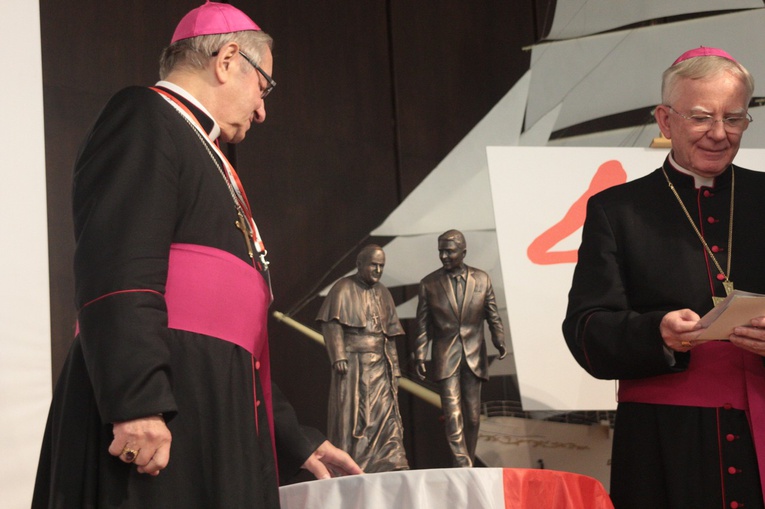 Solidarność - od godności człowieka do ponadnarodowej współpracy