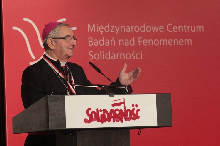 Solidarność - od godności człowieka do ponadnarodowej współpracy