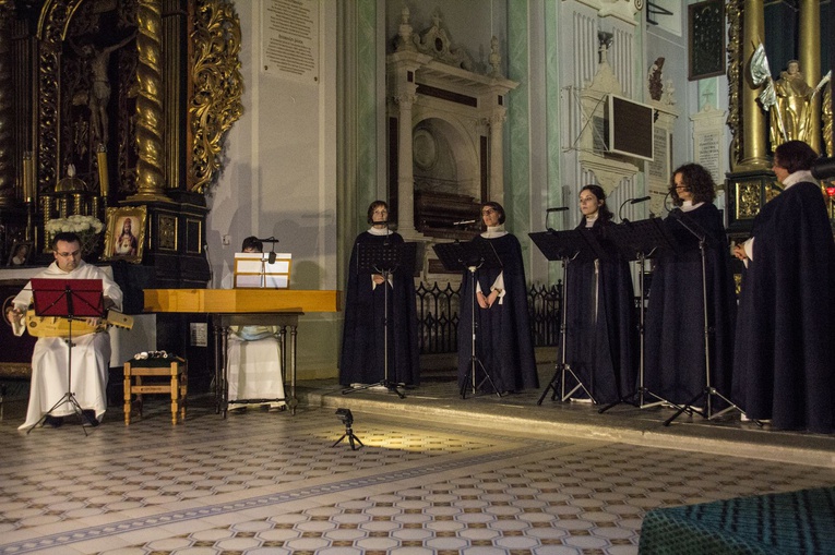 Koncert Flores Rosarum