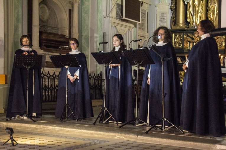 Koncert Flores Rosarum