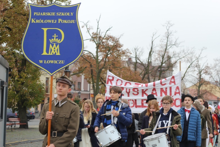 Marsz patriotyczny Pijarskich Szkół Królowej Pokoju.