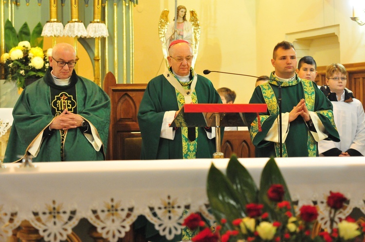 Wąwolnica. Uroczystość nadania szkole imienia kard. Stefana Wyszyńskiego