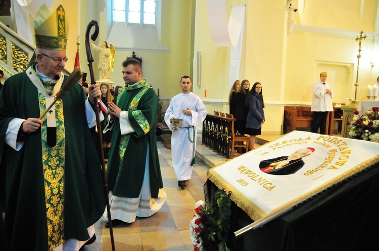 Wąwolnica. Uroczystość nadania szkole imienia kard. Stefana Wyszyńskiego