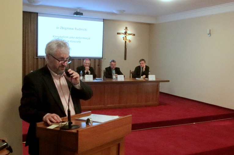 Świecki na konferencji o klerykalizmie u świeckich katolików
