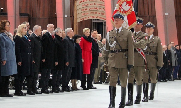 W Mszy św. w Wilanowie wzięła udział para prezydencka, parlamentarzyści, członkowie rządu, samorządowcy...