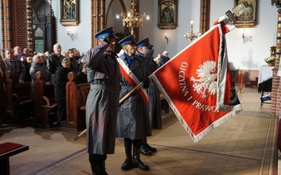 W uczczeniu 101. rocznicy odzyskania niepodległosci wzięły udział liczne poczty sztandarowe.