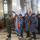 Msza św. w katedrze sprawowana była w intencji Ojczyzny oraz za bohaterów naszej niepodległości.