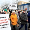 Protestujący na alei Jana Pawła II.