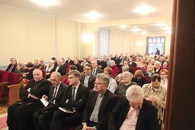 Aula seminarium duchownego tego dnia wypełniła się po brzegi.