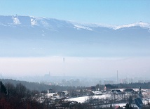 Wiele osób nie kojarzy Karkonoszy z Jelenią Górą (na zdjęciu).