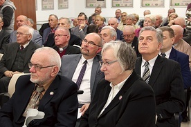 O represjonowanych działaczach Solidarności z tego regionu mówił działacz opozycyjny w PRL Andrzej Perlak (na pierwszym planie z żoną Marią).