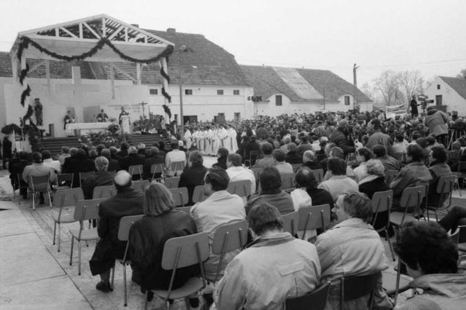 Msza Pojednania w Krzyżowej w 1989 r.