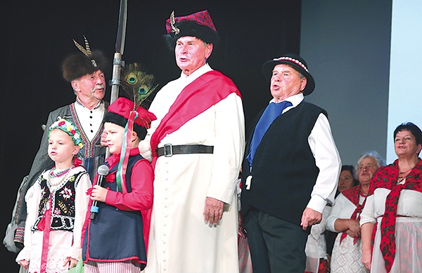 Patriotyczne pieśni zaśpiewali artyści kilku pokoleń.