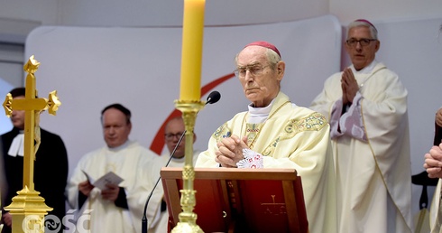 Abp. Alfons Nossol przewodniczył Mszy św. upamiętniającej symboliczny gest pojednania polsko-niemieckiego.