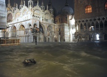 Część bazyliki św. Marka w Wenecji - pod wodą