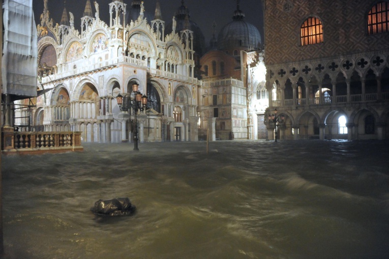 Część bazyliki św. Marka w Wenecji - pod wodą