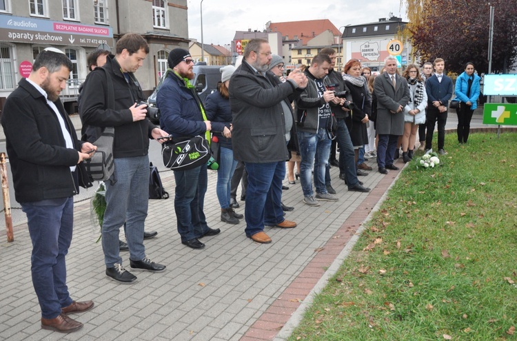 Upamiętnienie spalonej synagogi w Kędzierzynie-Koźlu