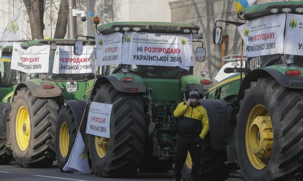 Ukraiński parlament przyjął w pierwszym czytaniu ustawę o obrocie ziemią rolną