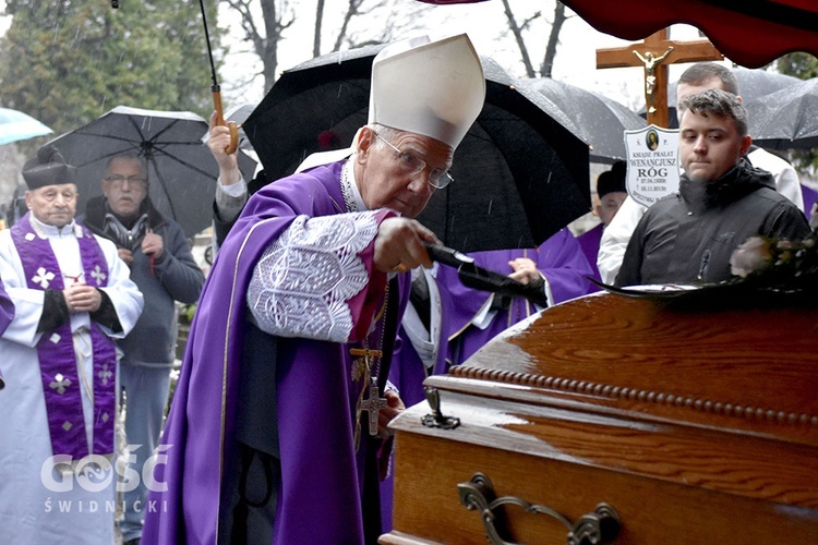 Uroczystości pogrzebowe ks. Wenancjusz Roga