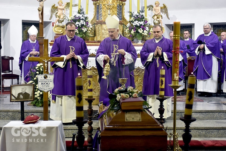 Uroczystości pogrzebowe ks. Wenancjusz Roga