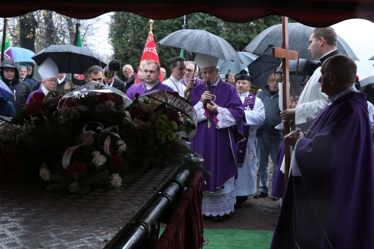 Uroczystości pogrzebowe ks. Wenancjusz Roga - cz. 02