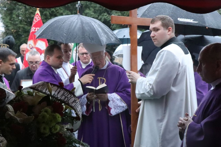 Uroczystości pogrzebowe ks. Wenancjusz Roga - cz. 02