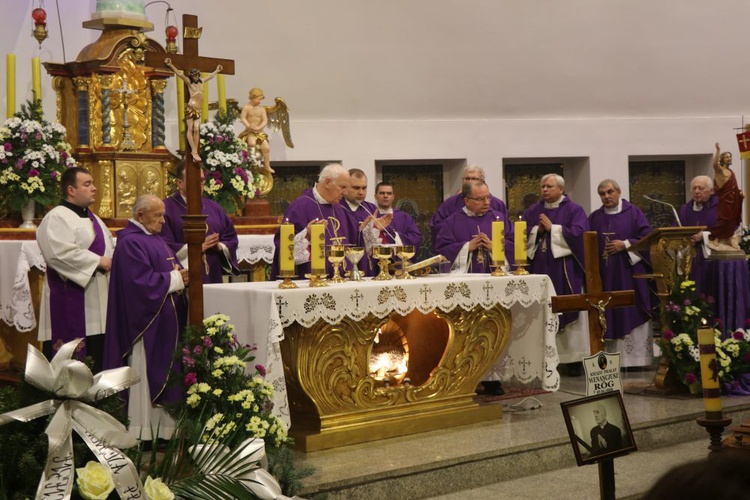 Uroczystości pogrzebowe ks. Wenancjusz Roga - cz. 02