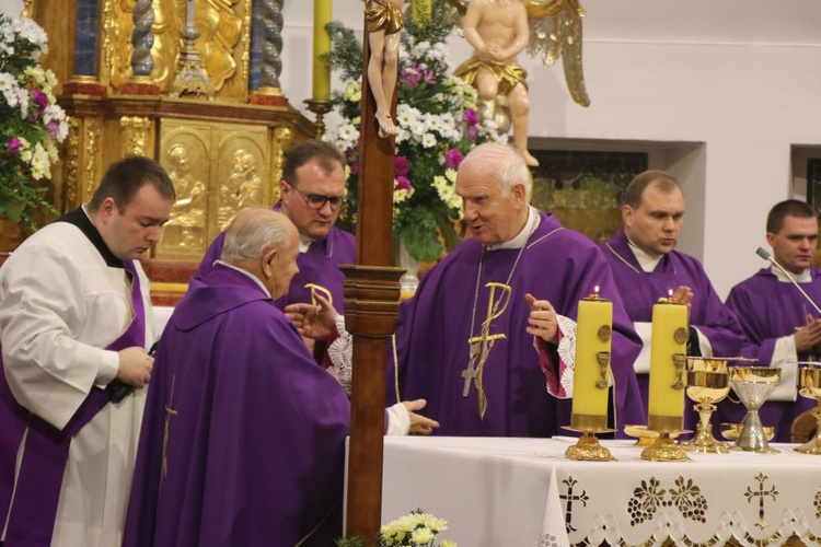 Uroczystości pogrzebowe ks. Wenancjusz Roga - cz. 02