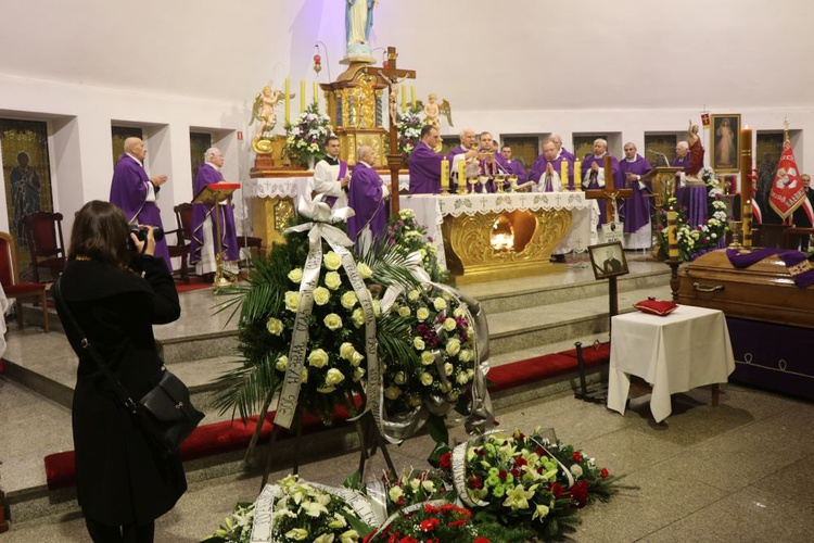 Uroczystości pogrzebowe ks. Wenancjusz Roga - cz. 02