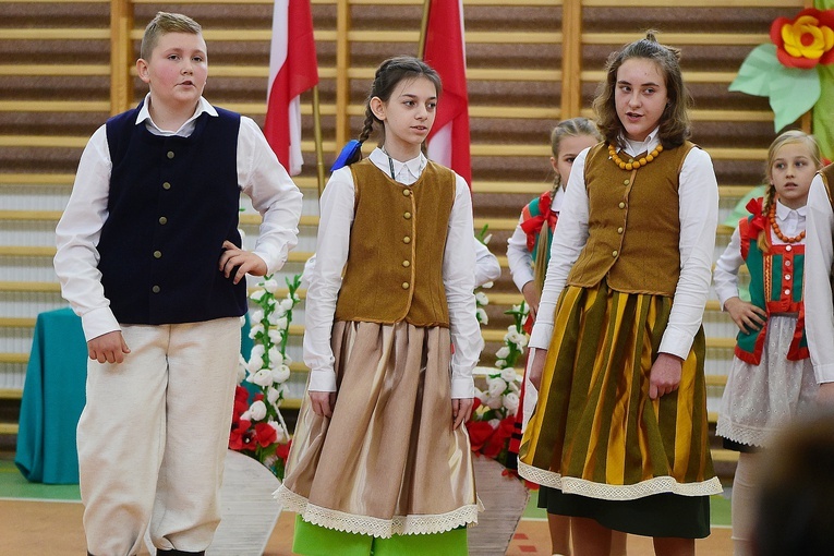 Klon. 15-lecie Zespołu Ludowego „Burśtynki”