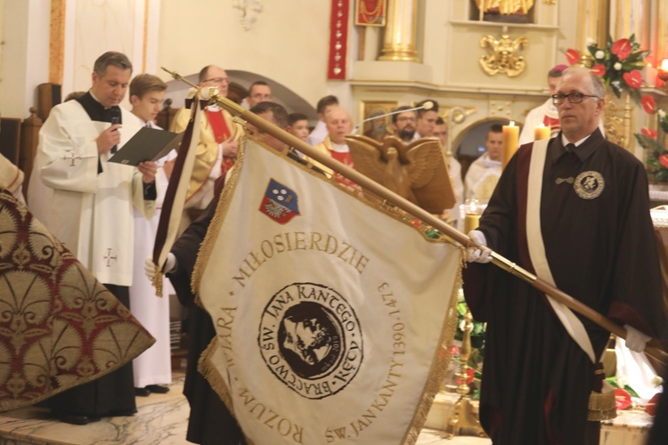 Nowy sztandar, poświęcony w dniu inauguracji działalności Bractwa św. Jana Kantego.