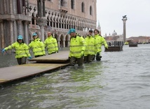 Piąty dzień z rzędu Wenecja zmaga się ze skutkami powodzi