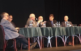 Konferencję rozpoczął panel dyskusyjny.