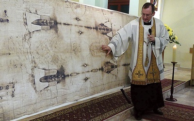 Ojciec prof. Paweł Mazanka CSsR w kościele sióstr  w Starym Bielsku.