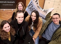 „Kanapowicze” zwykle są w akcji. Rzadko zalegają na sofie.