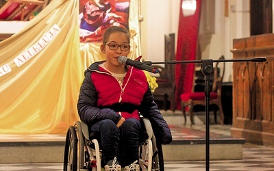 Nikola z wiary i muzyki czerpie siłę do osiągania sukcesów.