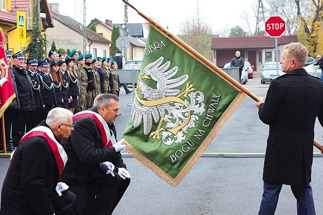 Wspólnota Lasów Osady Bolimów otrzymała sztandar.