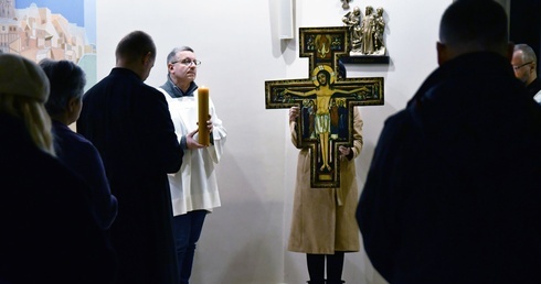 Wegetarianizm jest trendy, a krucjata? Czuwanie przy krzyżu KWC