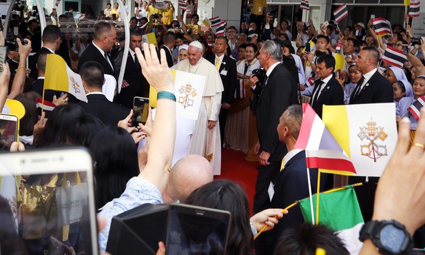 Papież przybywa do szptala