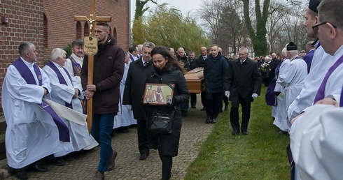 Kapłan ośmiu błogosławieństw. Pożegnanie ks. Piotra Neumanna