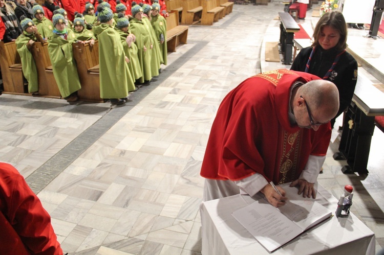 Drużyna ZHP z Knurowa przyjmuje imię druha księdza Alojzego Koziełka