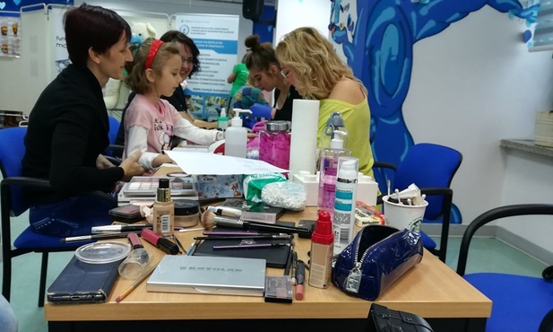 "Warsztaty piękna" dla mam w Górnośląskim Centrum Zdrowia Dziecka w Katowicach