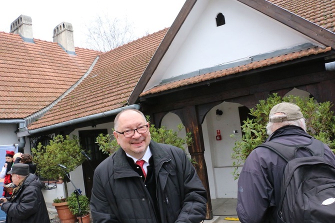 Osadzanie chochoła przed Rydlówką 2019