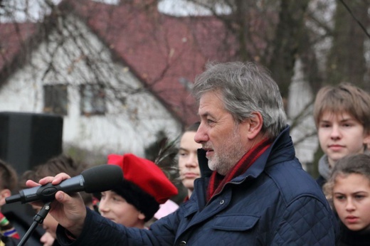 Osadzanie chochoła przed Rydlówką 2019