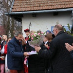 Osadzanie chochoła przed Rydlówką 2019