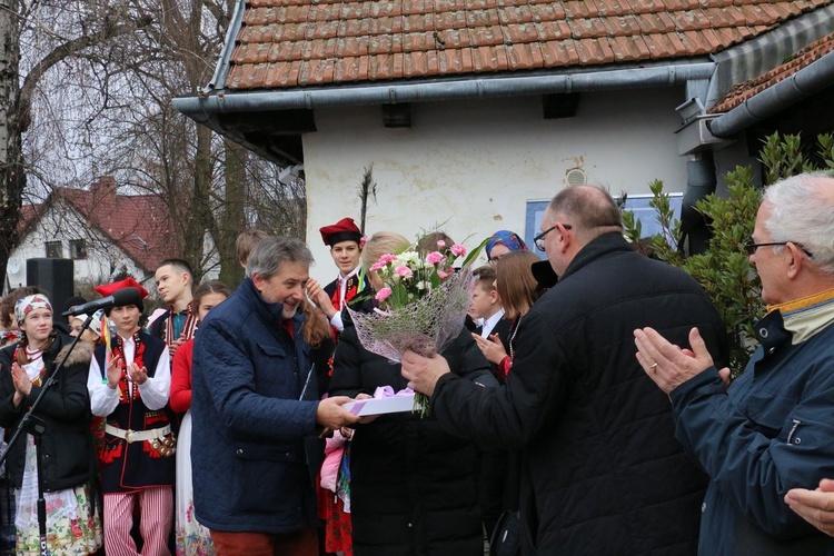 Osadzanie chochoła przed Rydlówką 2019