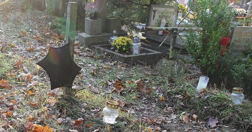 "Iskierka pamięci" na cmentarzu