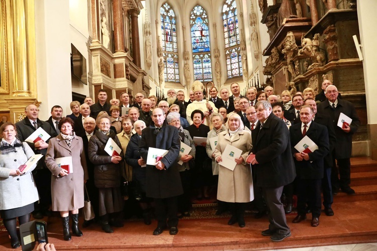 Medale "Dei Regno servire" w tarnowskiej katedrze