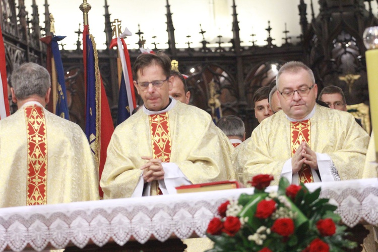 Medale "Dei Regno servire" w tarnowskiej katedrze