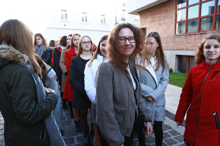 Przyrzeczenia młodzieży z KSM w tarnowskiej katedrze